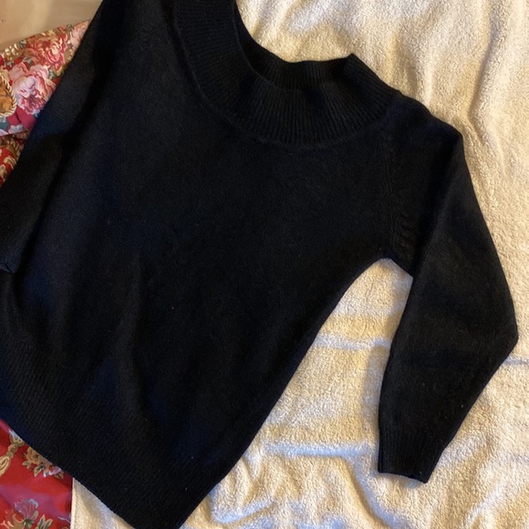 Long Black sweater with wide neck perfect with leggings - Picture 2 of 6